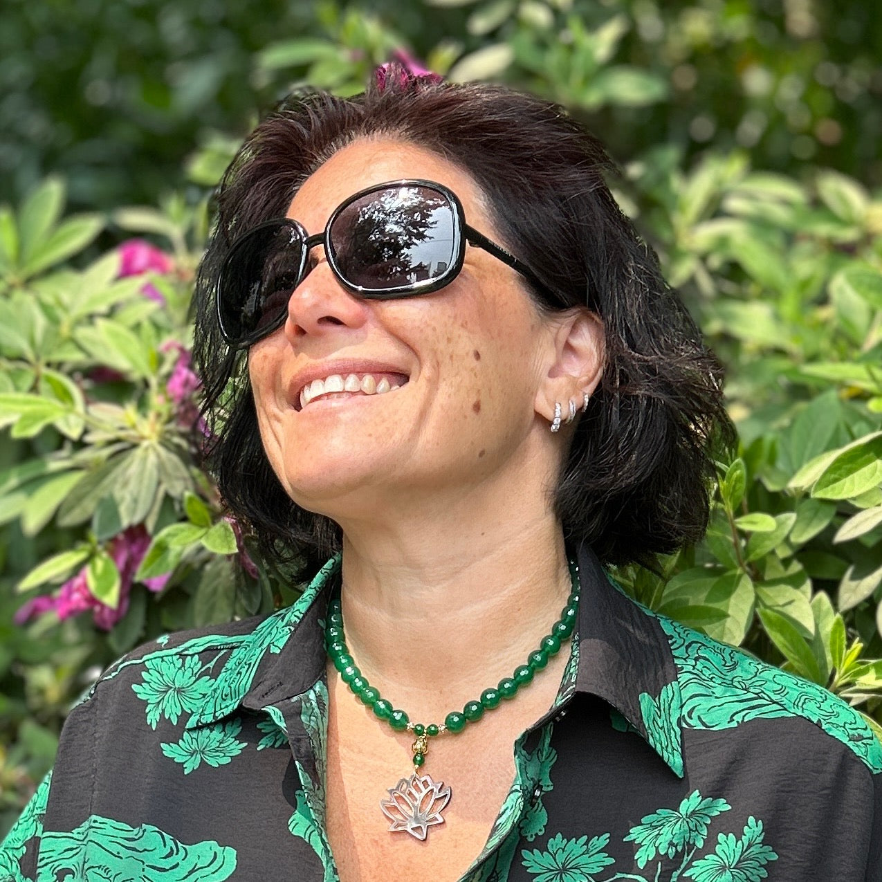 Jade and mother of pearl "lotus" choker