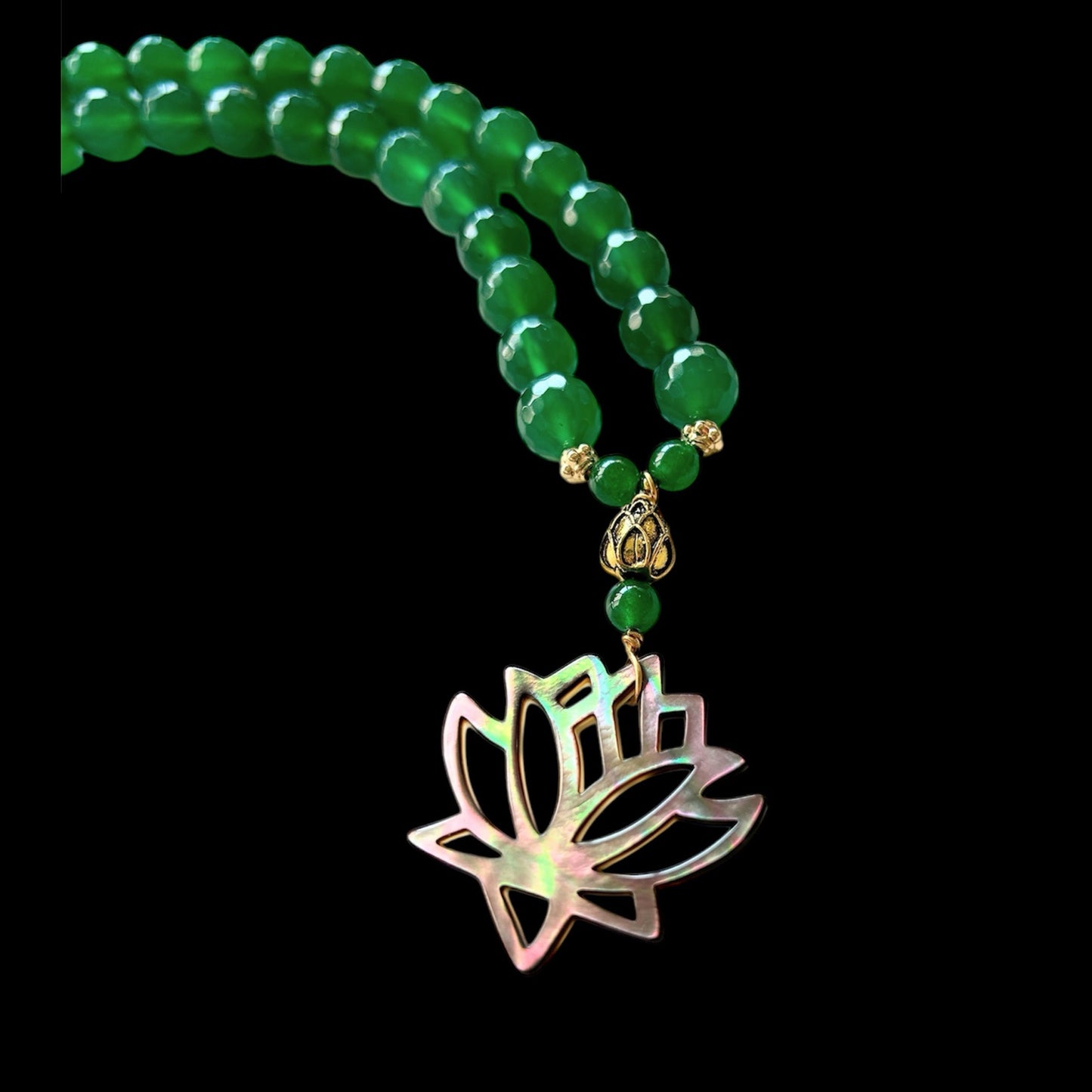 Green agate and mother of pearl "lotus" choker