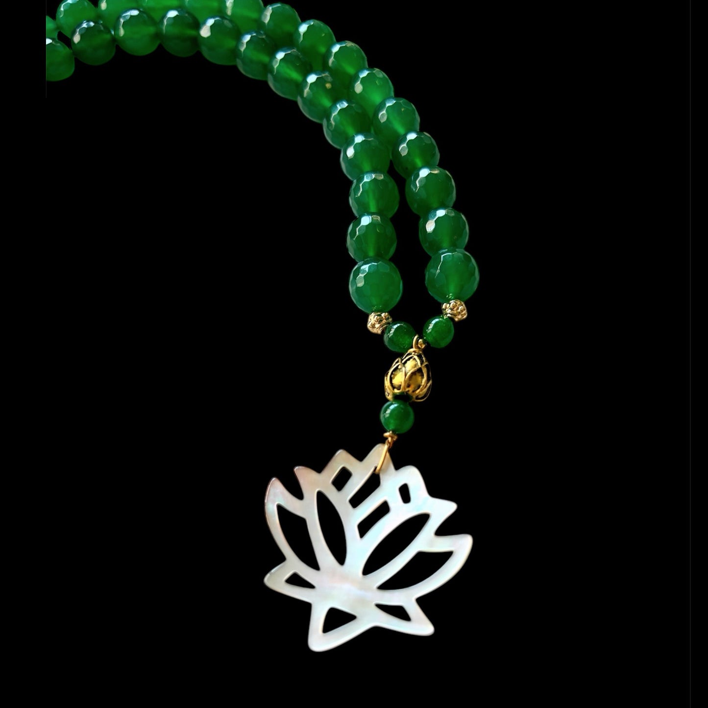 Jade and mother of pearl "lotus" choker
