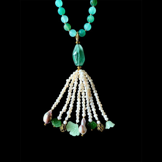Green agate tasseled necklace