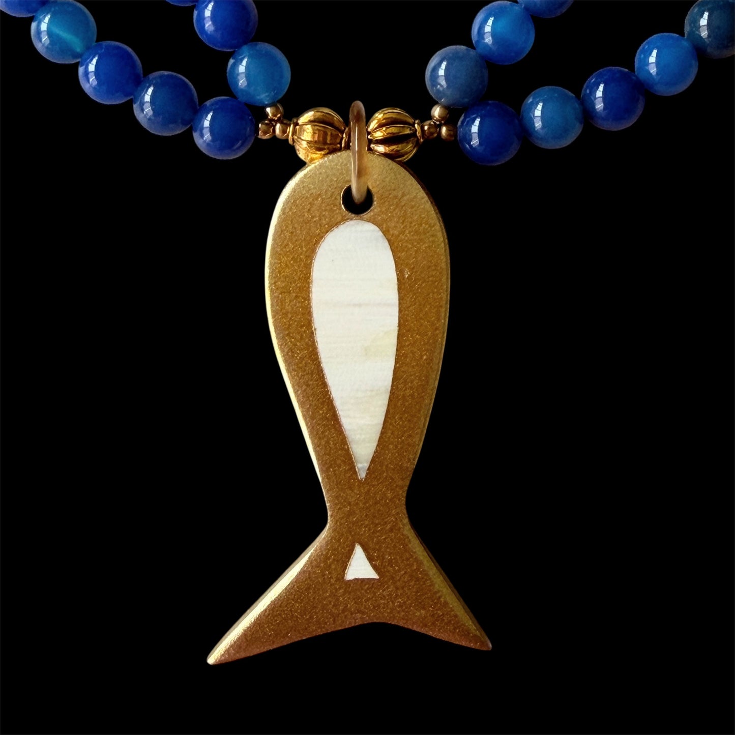 Blue agate necklace with gold buffalo horn and lacquer sardine